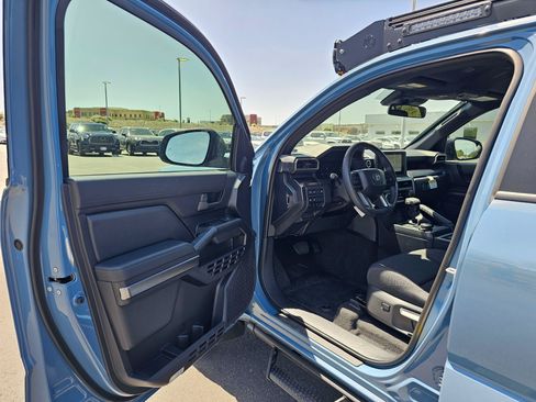 Used 2025 Toyota 4Runner SR5 AWD/4WD image 18