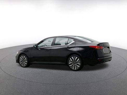 Used 2025 Nissan Altima 2.5 SV FWD image 7