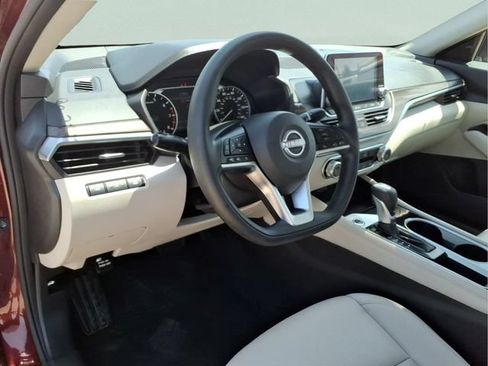 Used 2023 Nissan Altima 2.5 SV FWD image 13
