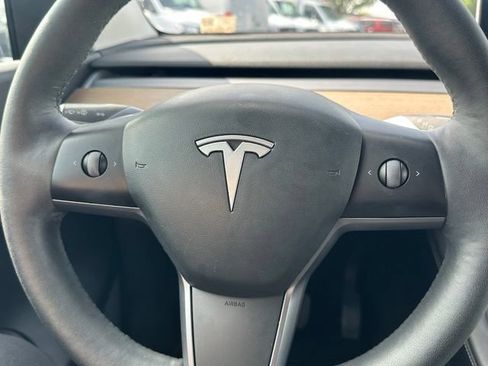 Used 2021 Tesla Model Y Long Range AWD/4WD image 14
