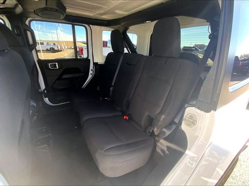 Used 2023 Jeep Wrangler Sahara image 20