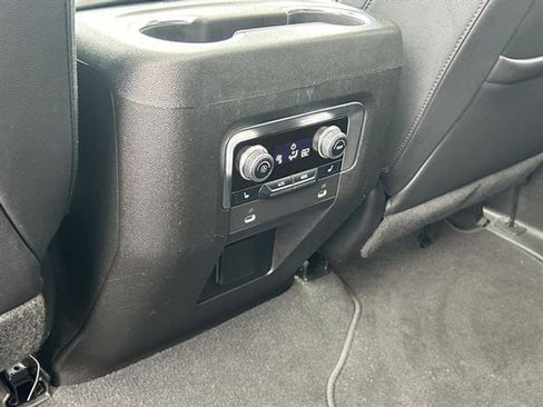 Used 2022 GMC Yukon SLT w/ SLT Premium Package image 31