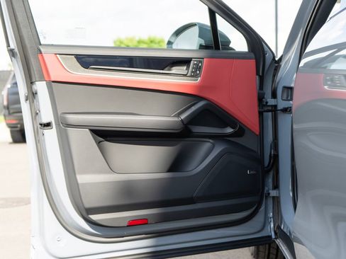 New 2026 Porsche Cayenne S AWD/4WD image 28