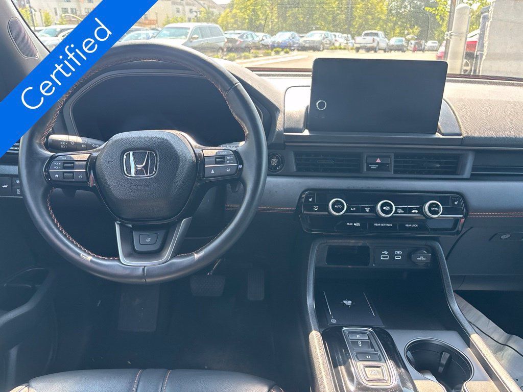 Used 2025 Honda Pilot TrailSport image 13