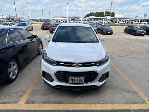 Used 2019 Chevrolet Trax LS w/ Tint and Cruise Package FWD image 2