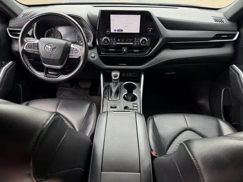 Used 2023 Toyota Highlander XSE FWD image 11
