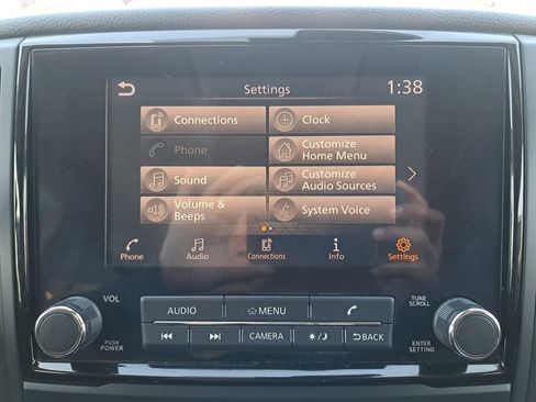 Used 2022 Nissan Titan SV image 22