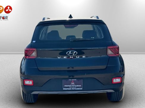 Used 2021 Hyundai Venue SEL image 4