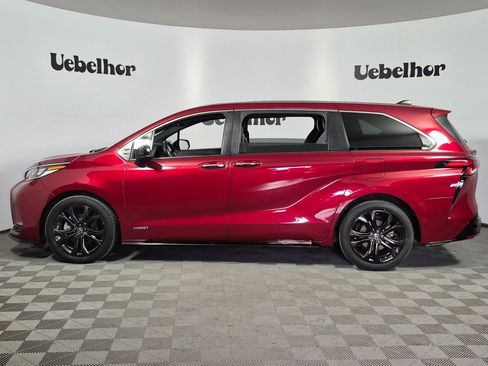 Used 2021 Toyota Sienna XSE image 4
