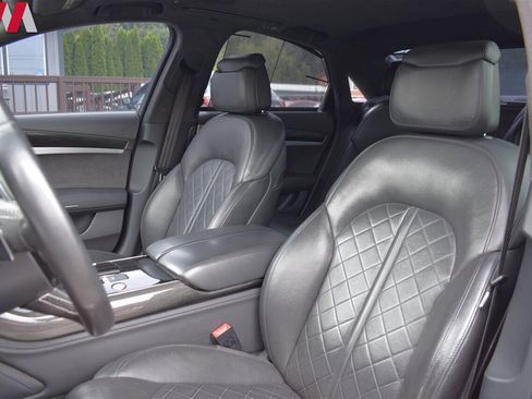 Used 2013 Audi S8 image 11