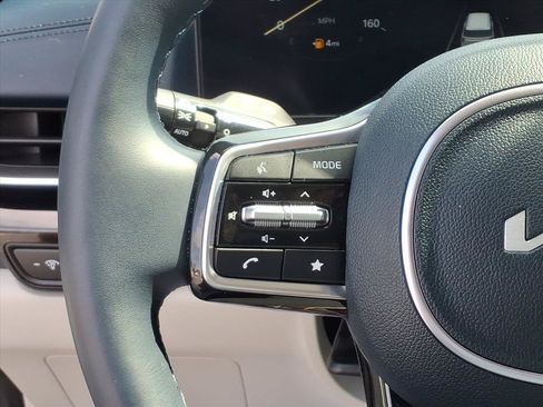 Used 2025 Kia Carnival SX Prestige FWD image 12