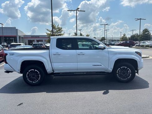 New 2025 Toyota Tacoma TRD Sport image 6