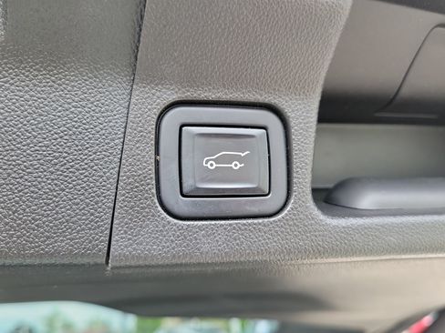 Used 2022 GMC Acadia Denali w/ Denali Ultimate Package AWD/4WD image 9