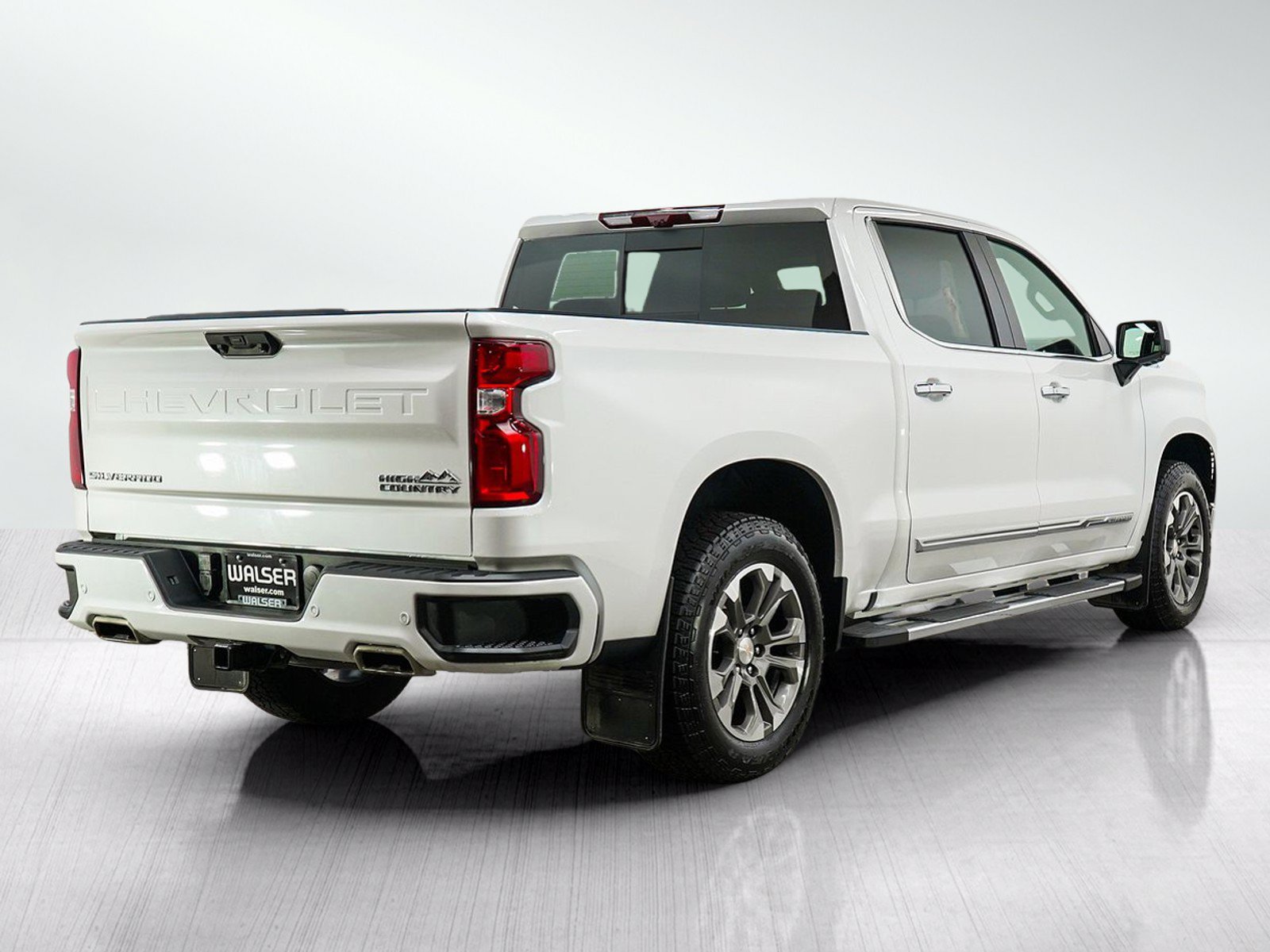 Used 2024 Chevrolet Silverado 1500 High Country w/ Technology Package AWD/4WD image 5