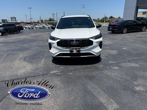 Used 2024 Ford Escape ST-Line w/ Tech Pack #1 FWD image 8