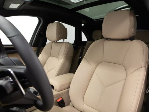 Certified 2025 Porsche Macan image 5