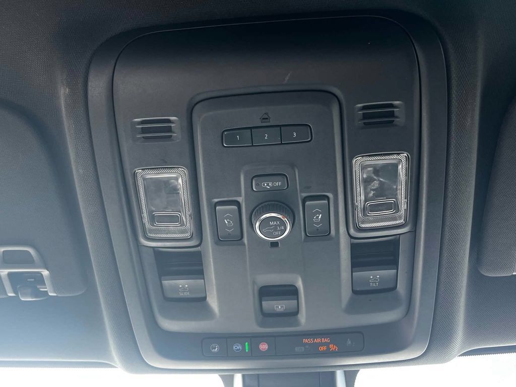 Used 2022 Chevrolet Tahoe Z71 w/ Luxury Package AWD/4WD image 32