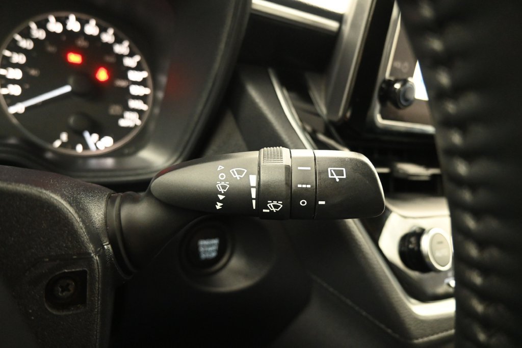 Used 2025 Toyota Corolla Cross LE AWD/4WD image 15