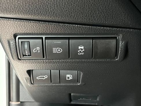 Used 2025 Toyota Corolla Cross AWD Hybrid w/ Convenience Package image 35