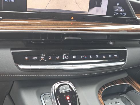 Certified 2023 Cadillac Escalade ESV Premium Luxury image 28