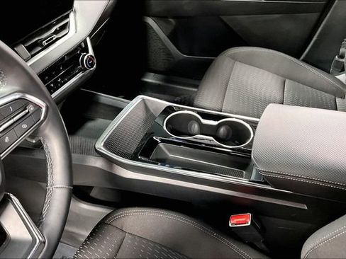 Used 2025 Chevrolet Equinox LT image 17