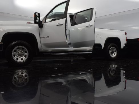 Used 2023 Chevrolet Silverado 2500 LT w/ Convenience Package image 34