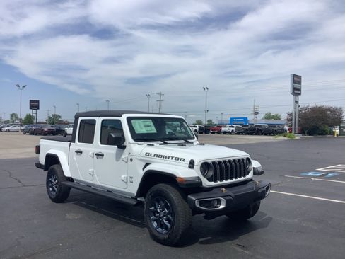 New 2026 Jeep Gladiator Sport AWD/4WD image 3