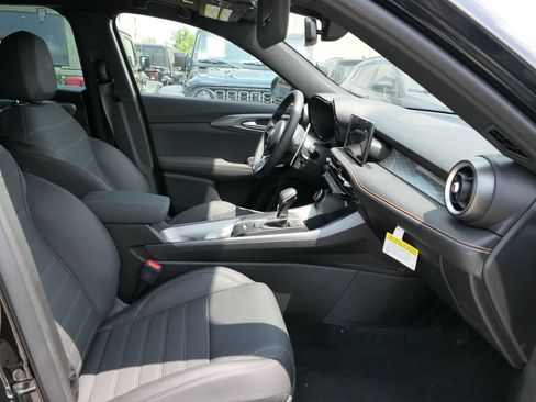 Used 2025 Alfa Romeo Tonale w/ Premium Package AWD/4WD image 22