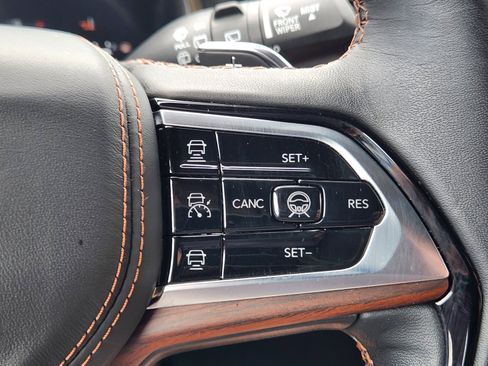 Used 2025 Jeep Grand Cherokee L Summit AWD/4WD image 25