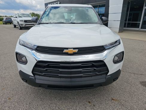 Used 2023 Chevrolet TrailBlazer LS FWD image 2