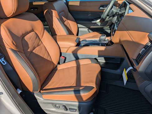 New 2025 Nissan Pathfinder Platinum w/ Cargo Package image 24