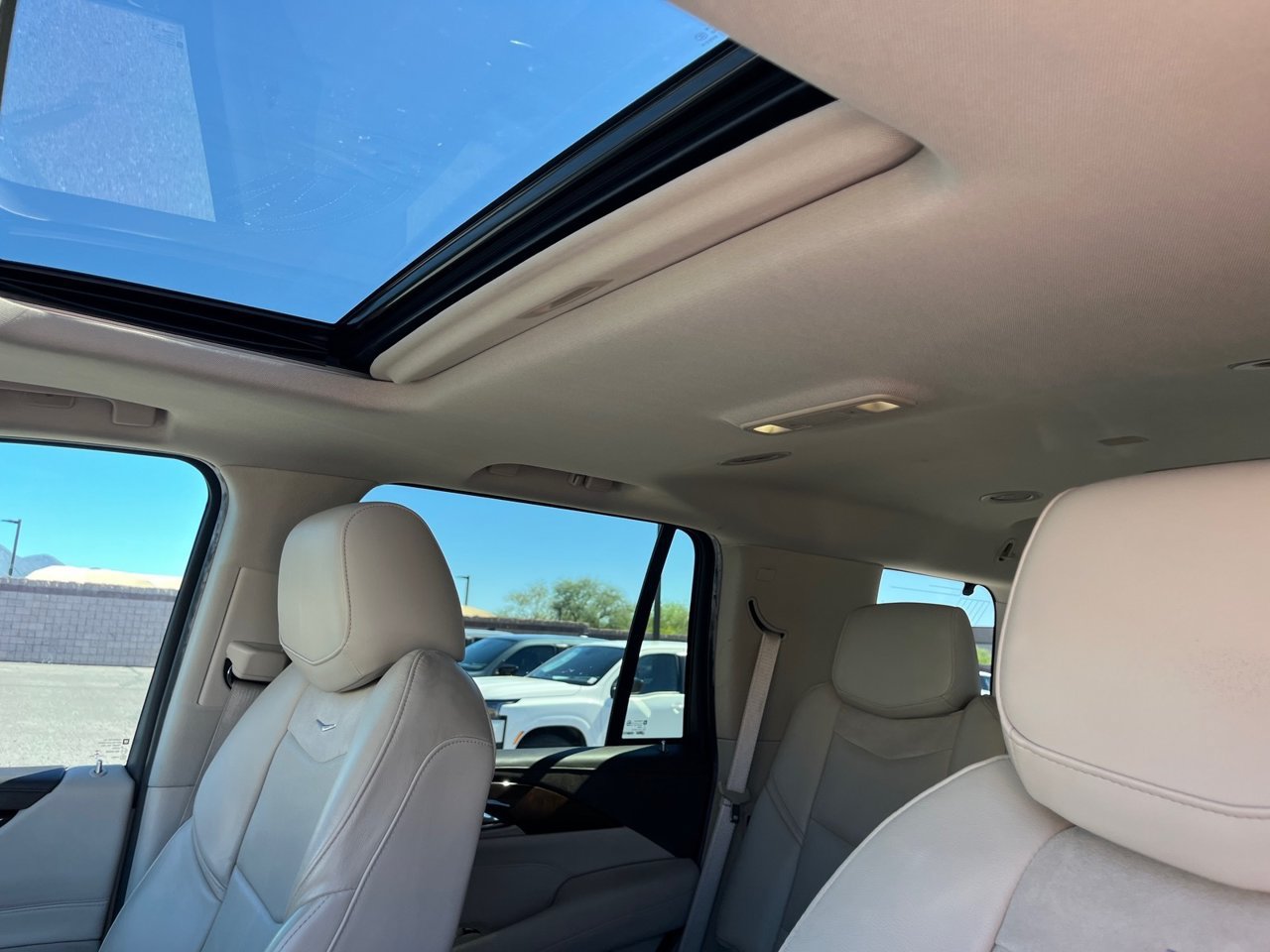 Used 2017 Cadillac Escalade Luxury AWD/4WD image 29