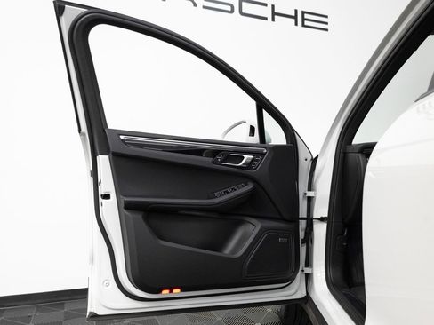Certified 2023 Porsche Macan AWD/4WD image 13