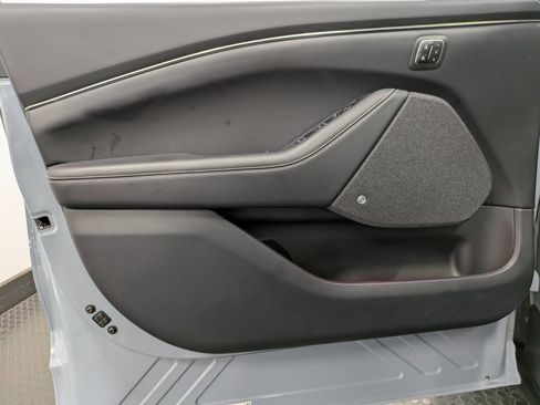 Used 2024 Ford Mustang Mach-E Premium image 8