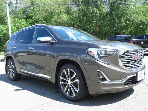 Used 2019 GMC Terrain Denali w/ Advanced Safety Package FWD image 3