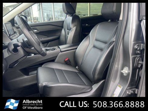 Used 2024 Nissan Rogue SV w/ SV Premium Package image 10