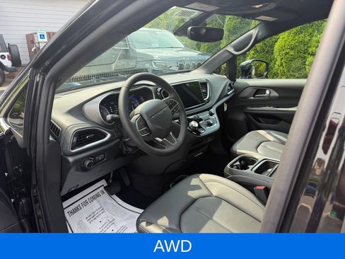 New 2027 Chrysler Pacifica Select AWD/4WD image 8