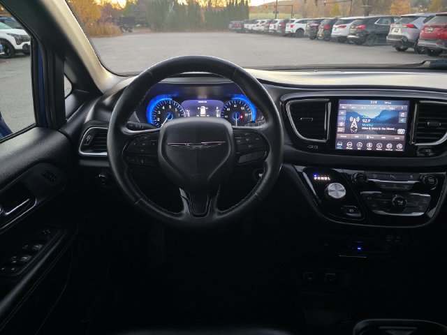 Used 2020 Chrysler Pacifica Touring-L Plus FWD image 21