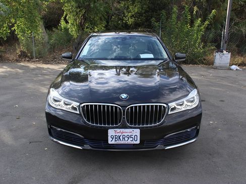 Used 2016 BMW 750i RWD image 2