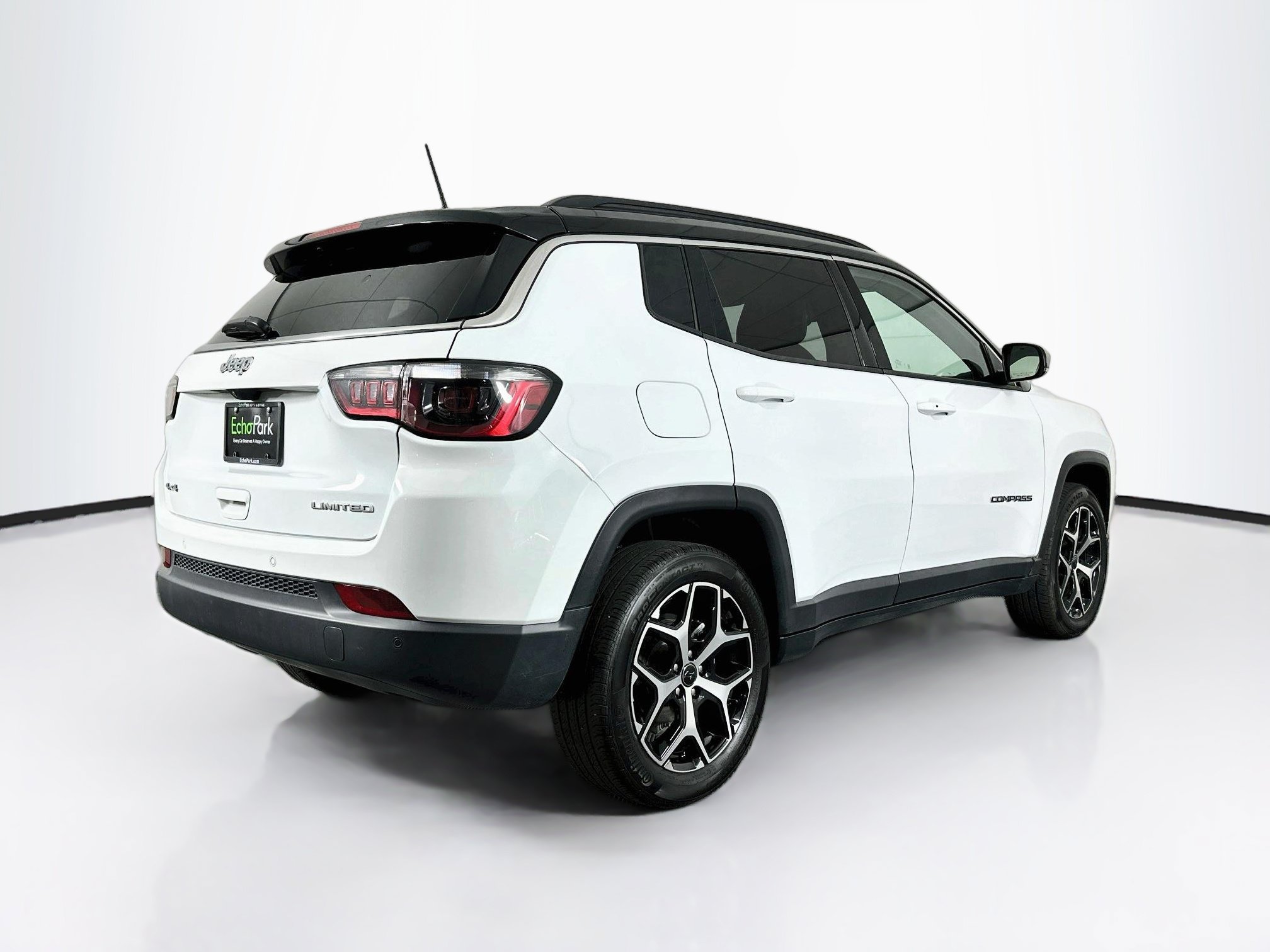 Used 2025 Jeep Compass Limited AWD/4WD image 9