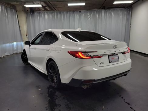 Used 2025 Toyota Camry SE AWD/4WD image 6