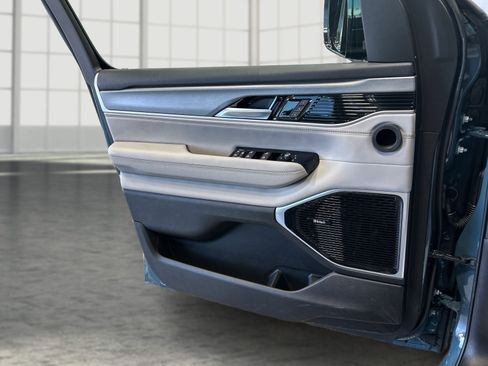 New 2026 Jeep Grand Wagoneer Limited AWD/4WD image 19