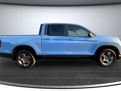 Used 2025 Honda Ridgeline TrailSport image 4