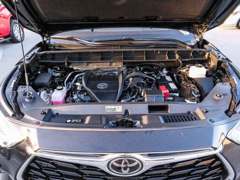 Used 2023 Toyota Highlander Limited FWD image 25
