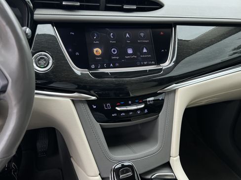 Used 2020 Cadillac XT6 Premium Luxury FWD image 16