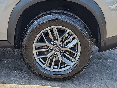 Used 2023 Nissan Rogue S image 34