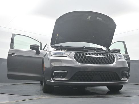 Used 2023 Chrysler Pacifica Touring-L FWD image 56