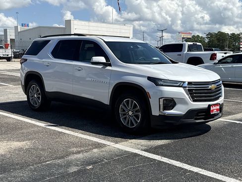 Used 2023 Chevrolet Traverse LT w/ LPO, Floor Liner Package FWD image 3