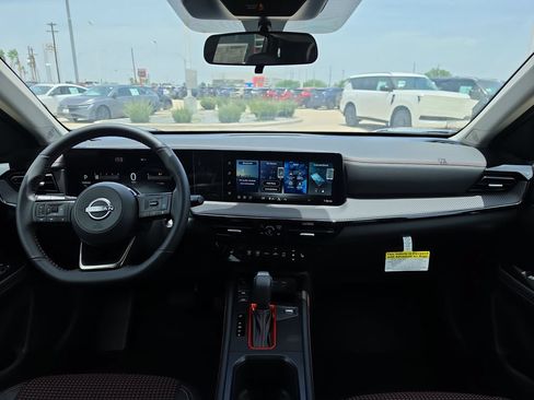 New 2026 Nissan Kicks SR w/ SR Premium Package FWD image 14