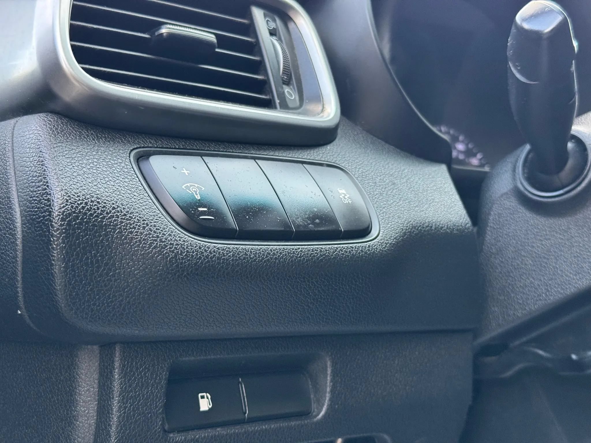 Used 2019 Kia Sorento L FWD image 12